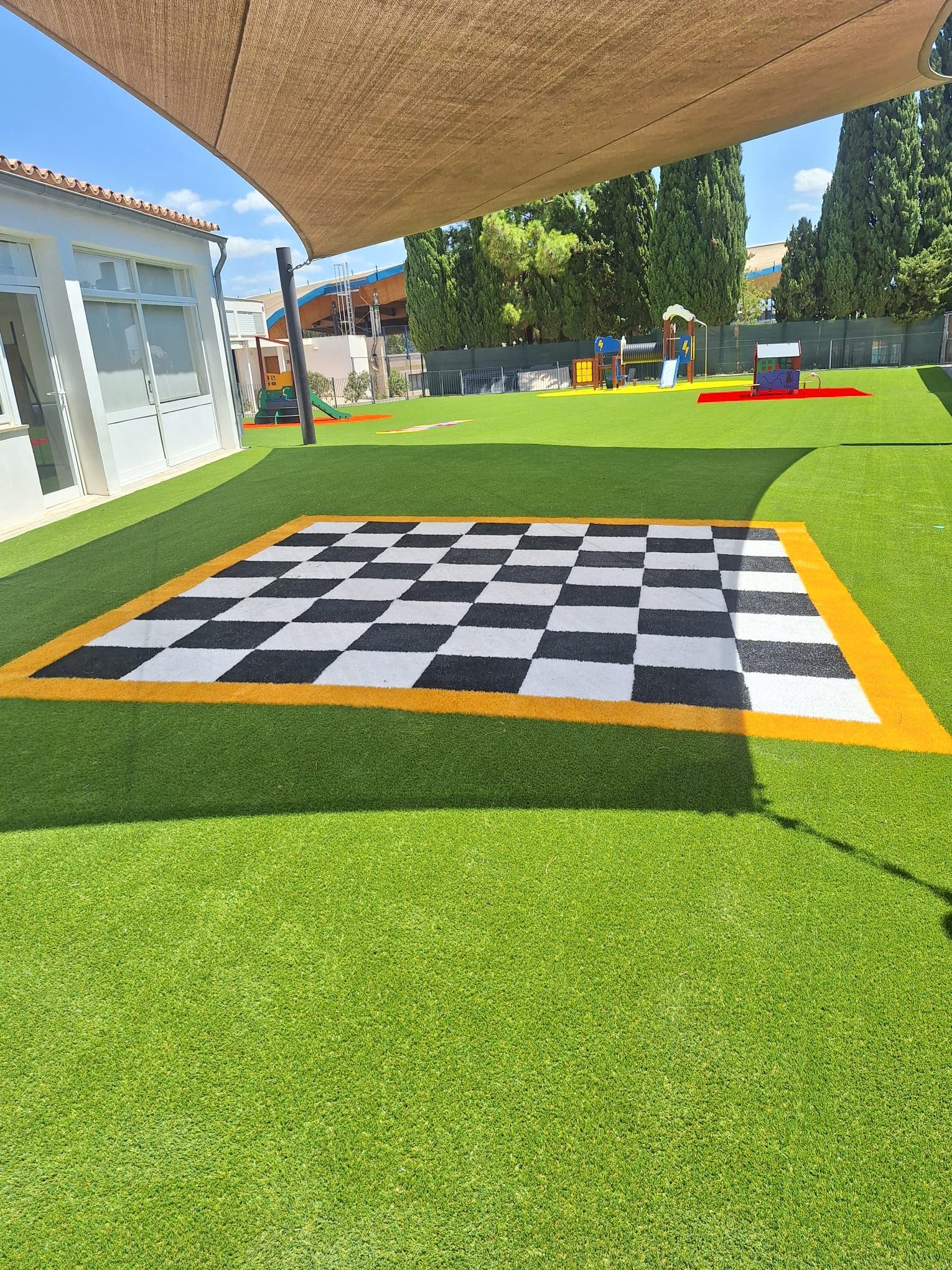 Césped artificial personalizado